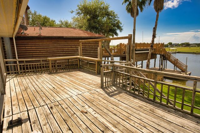 876 County Road 298, Sargent, TX 77414