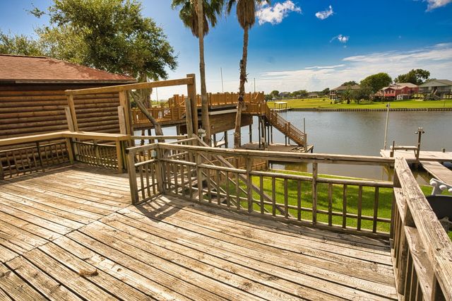 876 County Road 298, Sargent, TX 77414