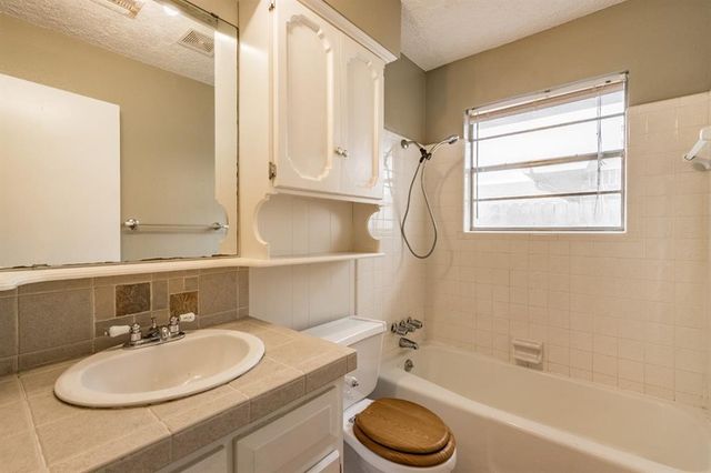 1220 E Brooks Street, Norman, OK 73071