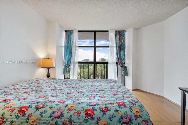 600 Parkview Dr 611, Hallandale Beach, FL 33009