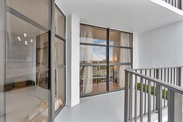 600 Parkview Dr 611, Hallandale Beach, FL 33009