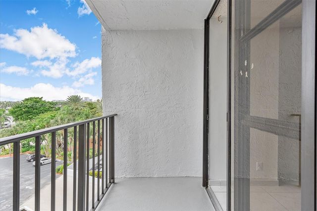 600 Parkview Dr 611, Hallandale Beach, FL 33009