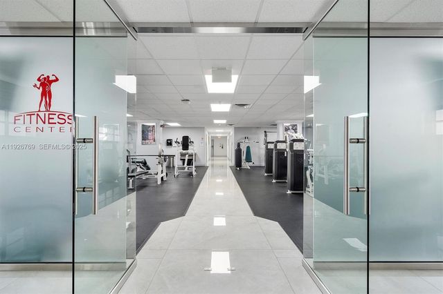 600 Parkview Dr 611, Hallandale Beach, FL 33009