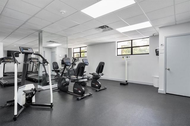 600 Parkview Dr 611, Hallandale Beach, FL 33009