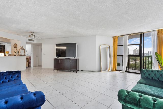 600 Parkview Dr 611, Hallandale Beach, FL 33009
