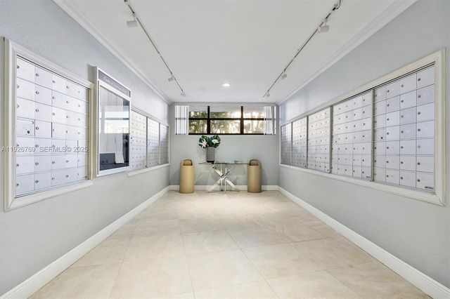 600 Parkview Dr 611, Hallandale Beach, FL 33009