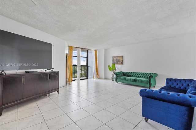 600 Parkview Dr 611, Hallandale Beach, FL 33009