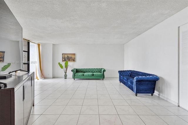 600 Parkview Dr 611, Hallandale Beach, FL 33009