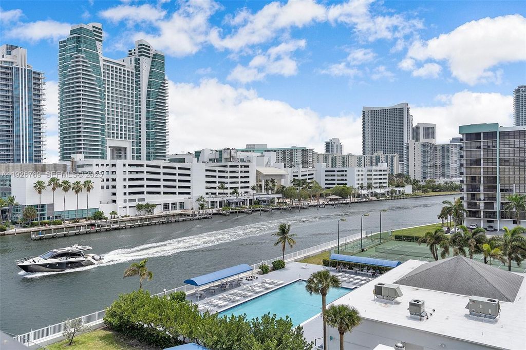 600 Parkview Dr 611, Hallandale Beach, FL 33009