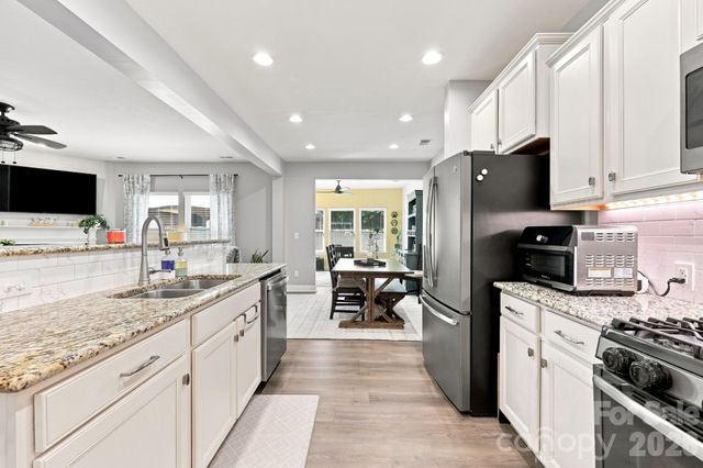 7211 Barefoot Forest Drive, Charlotte, NC 28269