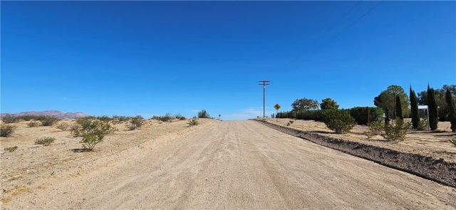 800 Mandrill St., Newberry Springs, CA 92365
