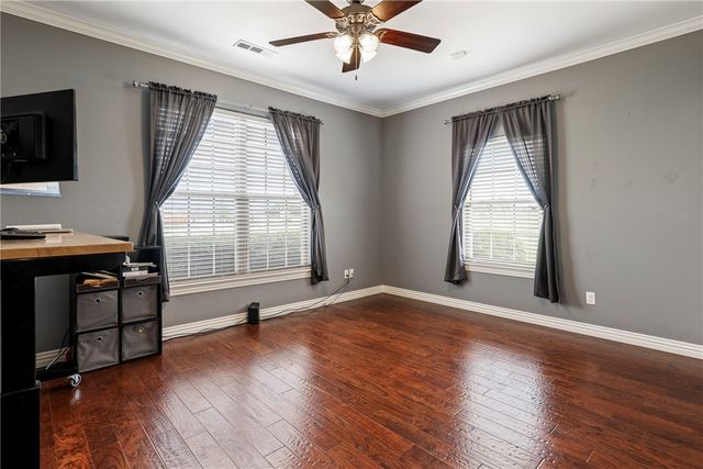 915 King Arthur Drive, Springdale, AR 72762
