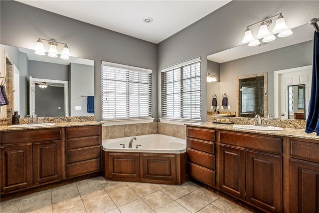 915 King Arthur Drive, Springdale, AR 72762