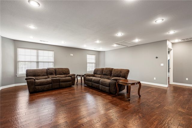 915 King Arthur Drive, Springdale, AR 72762