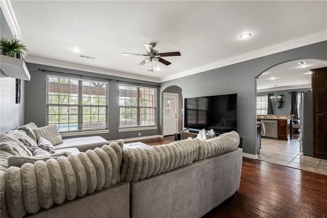 915 King Arthur Drive, Springdale, AR 72762