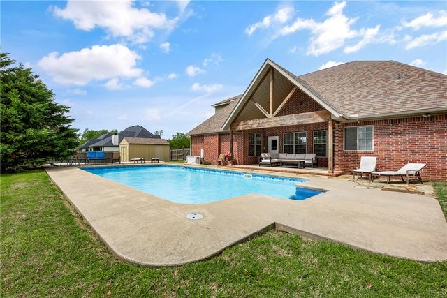 915 King Arthur Drive, Springdale, AR 72762