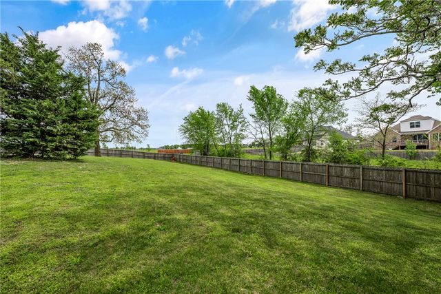 915 King Arthur Drive, Springdale, AR 72762