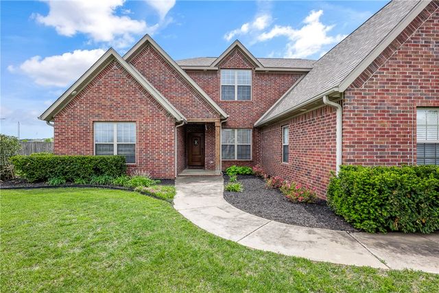 915 King Arthur Drive, Springdale, AR 72762