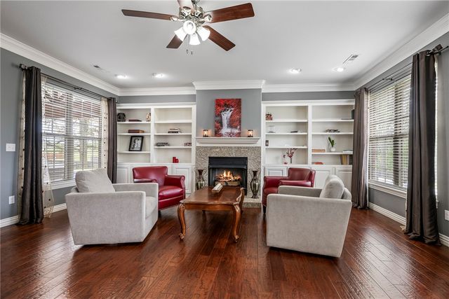 915 King Arthur Drive, Springdale, AR 72762