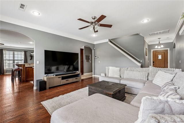 915 King Arthur Drive, Springdale, AR 72762