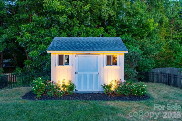 5064 Stonehill Lane, Matthews, NC 28104