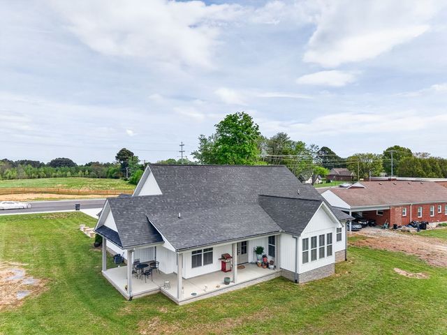 1425 E 10th St, Cookeville, TN 38501