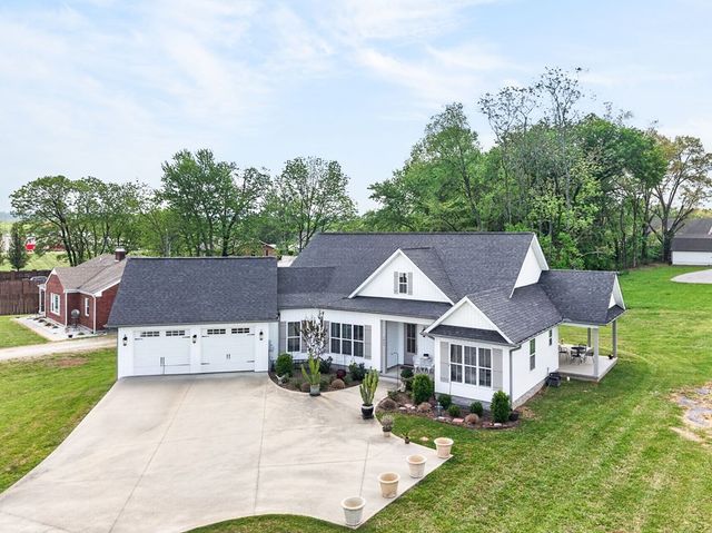 1425 E 10th St, Cookeville, TN 38501