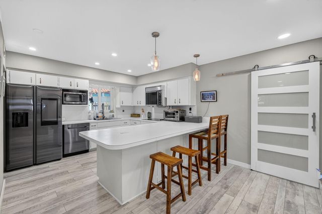 1570 NE 30TH Place, Oakland Park, FL 33334
