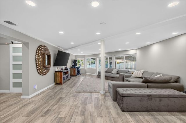 1570 NE 30TH Place, Oakland Park, FL 33334