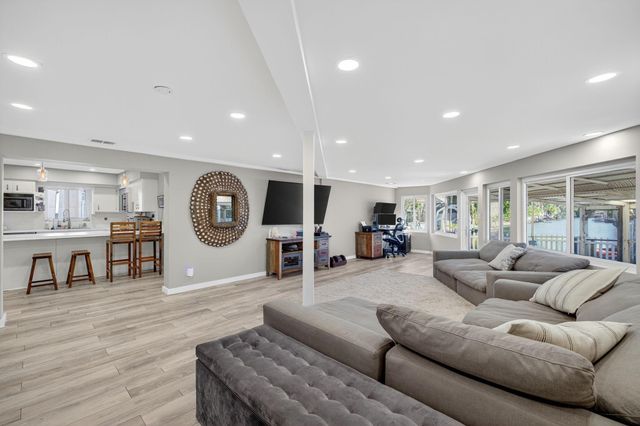 1570 NE 30TH Place, Oakland Park, FL 33334