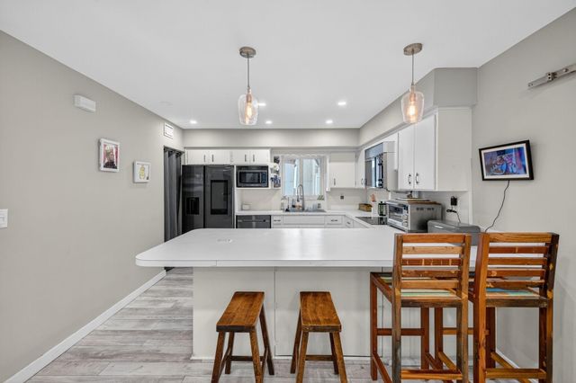 1570 NE 30TH Place, Oakland Park, FL 33334