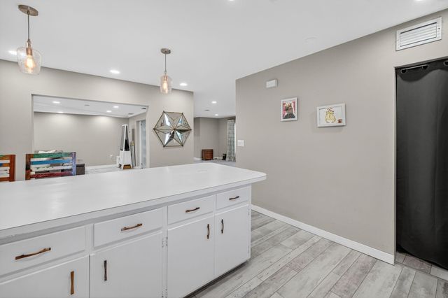 1570 NE 30TH Place, Oakland Park, FL 33334