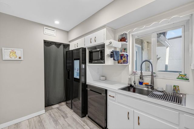 1570 NE 30TH Place, Oakland Park, FL 33334