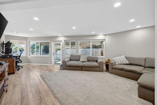 1570 NE 30TH Place, Oakland Park, FL 33334