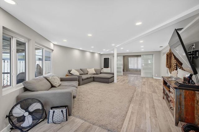 1570 NE 30TH Place, Oakland Park, FL 33334