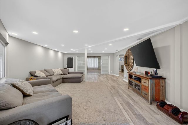 1570 NE 30TH Place, Oakland Park, FL 33334