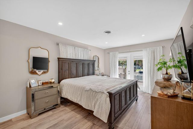 1570 NE 30TH Place, Oakland Park, FL 33334