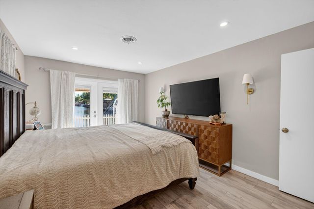 1570 NE 30TH Place, Oakland Park, FL 33334