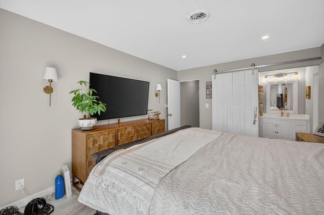 1570 NE 30TH Place, Oakland Park, FL 33334