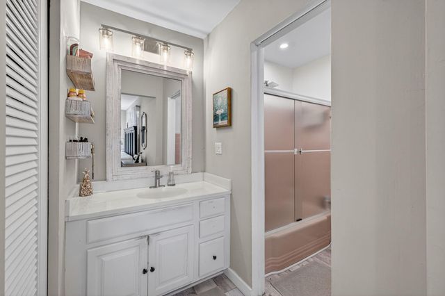1570 NE 30TH Place, Oakland Park, FL 33334