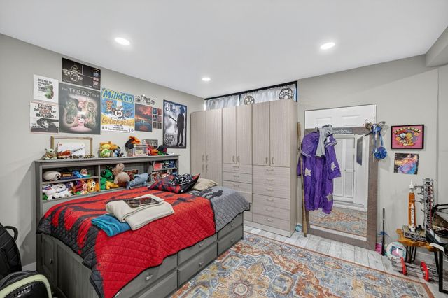 1570 NE 30TH Place, Oakland Park, FL 33334