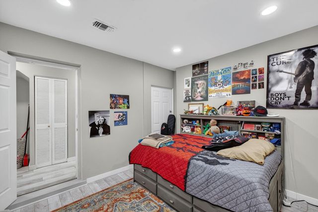 1570 NE 30TH Place, Oakland Park, FL 33334