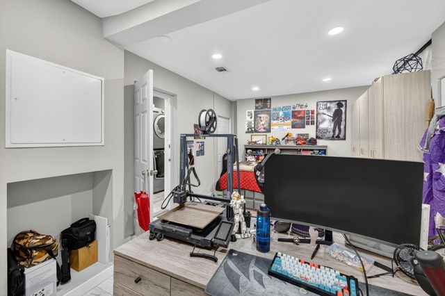 1570 NE 30TH Place, Oakland Park, FL 33334
