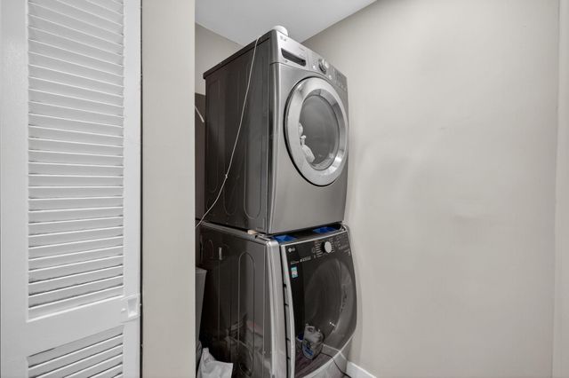 1570 NE 30TH Place, Oakland Park, FL 33334