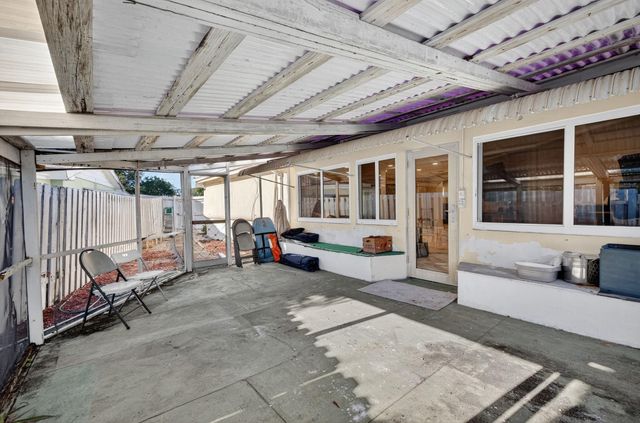 1570 NE 30TH Place, Oakland Park, FL 33334