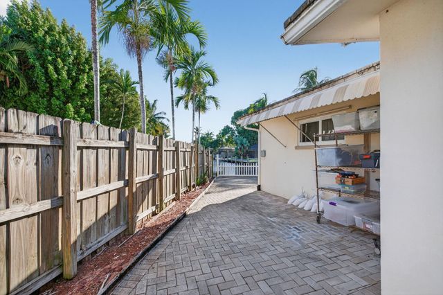 1570 NE 30TH Place, Oakland Park, FL 33334
