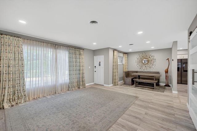 1570 NE 30TH Place, Oakland Park, FL 33334