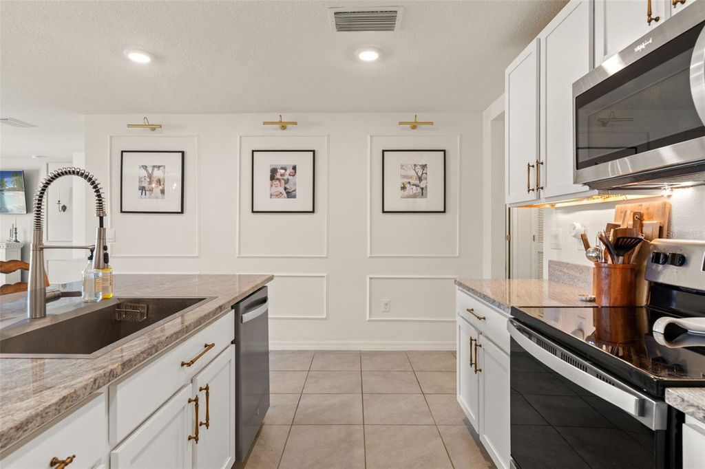 Image 10 of property listing at 4663 SIGCOM PLACE, Wildwood, FL 34785