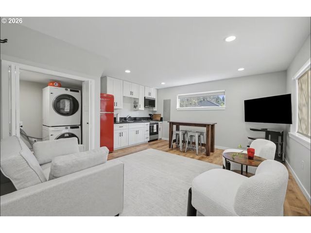 2683 ALDER St, Eugene, OR 97405