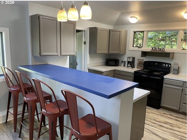 2683 ALDER St, Eugene, OR 97405